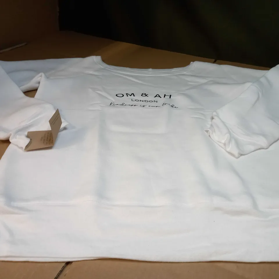 OM & AH WHITE SLOGAN COMFY SWEATER - XL