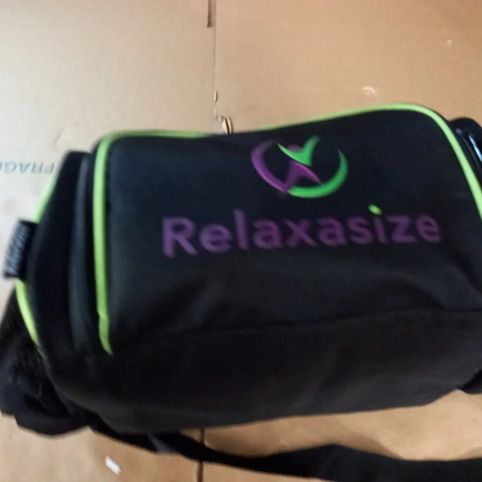 BLACK PICNIC BAG WITH ACCESSORIES