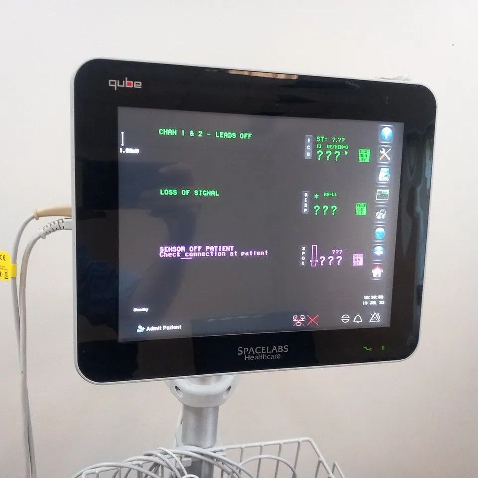 QUBE SPACELABS HEALTHCARE 91390 BEDSIDE MONITOR