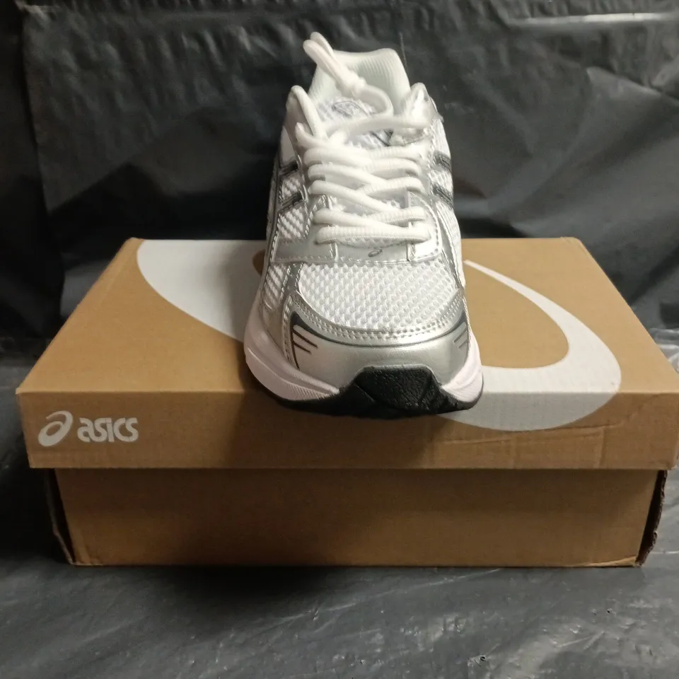 BOXED PAIR OF ASICS TRAINERS IN WHITE/SILVER SIZE UK 5.5