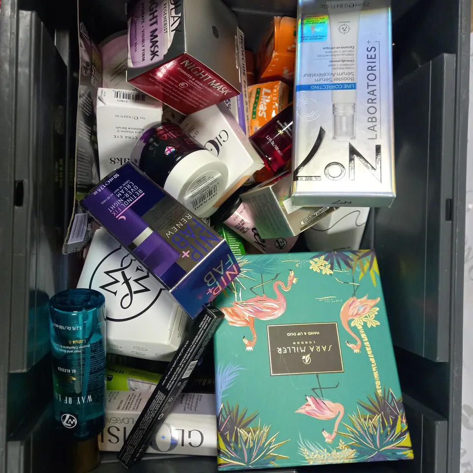BOX CONTAIN APPROXIMATELY 25 WOMEN'S BEAUTY PRODUCTS, INCLUDES BODY MIST, EYE GEL & AN ASSORTMENT OF CREAMS