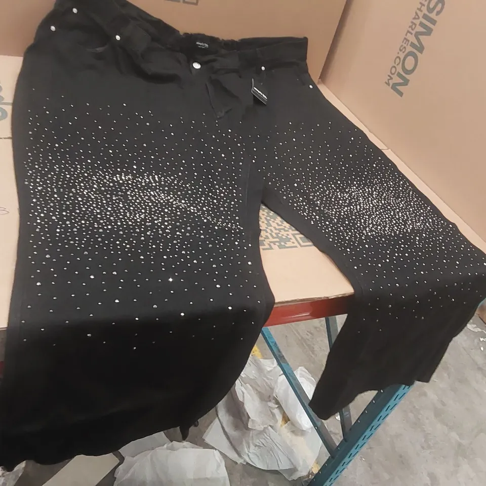 BOX CONTAINING APPROXIMATELY 8x BRAND NEW SIMPLY BE BLACK EMBELLISHED WIDE LEG JEANS - SIZE 30