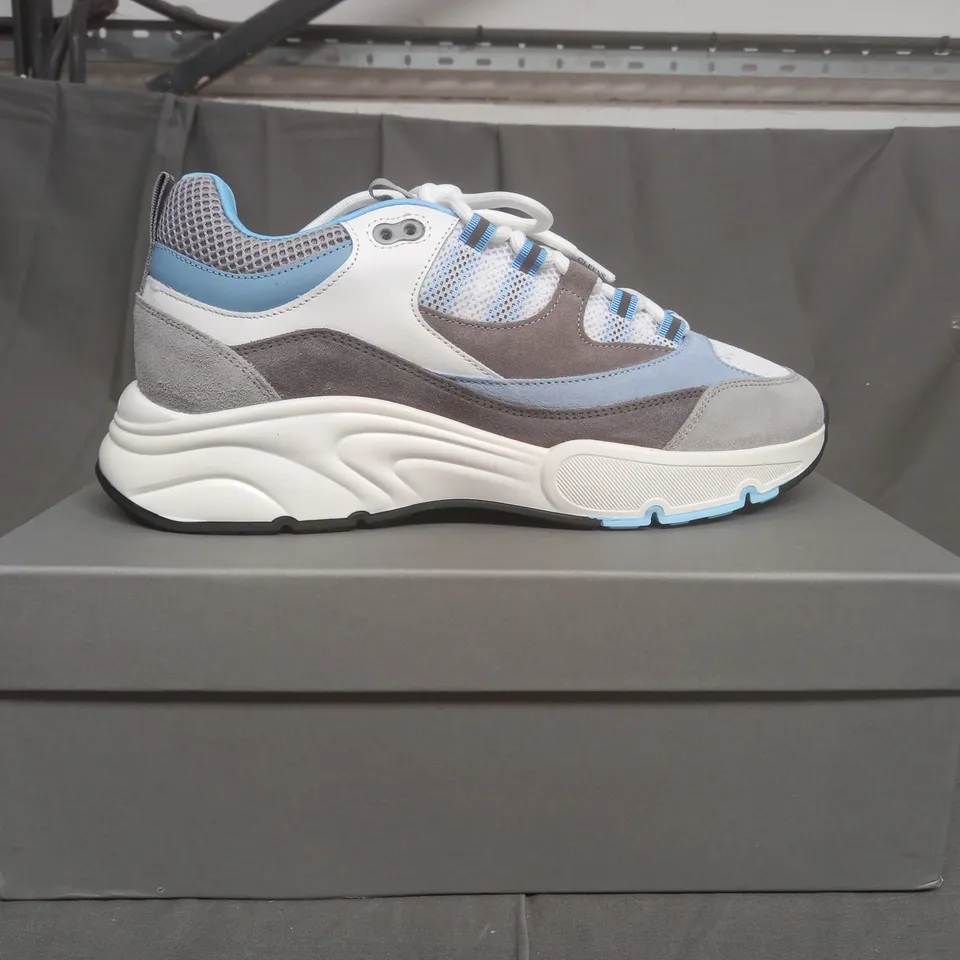 BOXED PAIR OF CLEENS AERO RUNNER IN POWDER BLUE UK SIZE 11