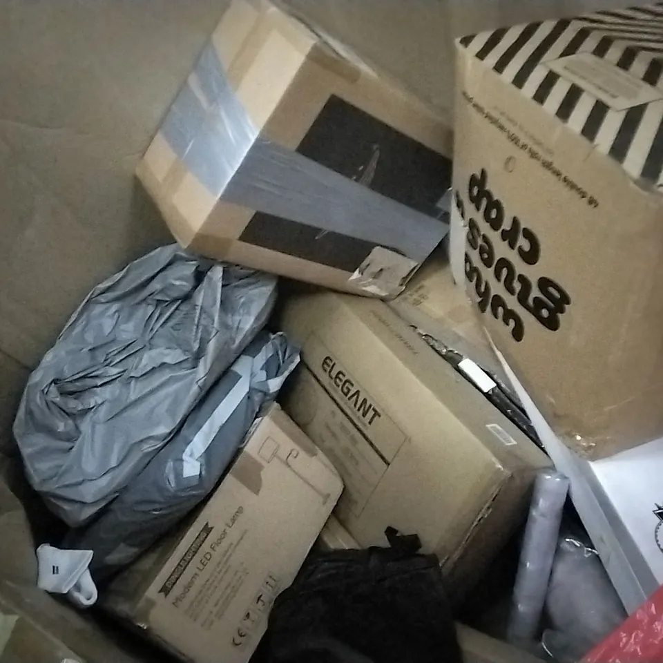 PALLET OF ASSORTED ITEMS INCLUDING RECCI BEDDING, UMI WALL MIRROR, STANDING LAMP, DINGLILIGHTING MODERN LED FLOOR LAMP, ELEGANT LED MIRROR, DAYSTAR ORANGE BIRD