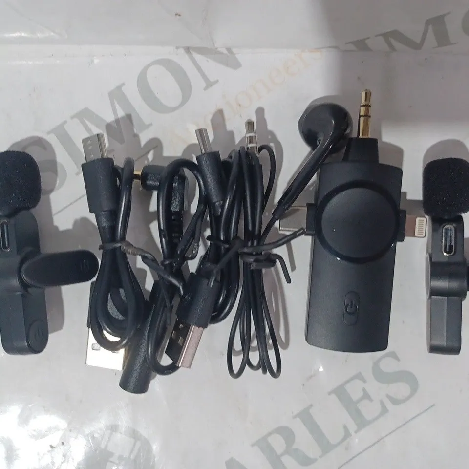 BOXED WIRELESS LAVALIER MICROPHONES