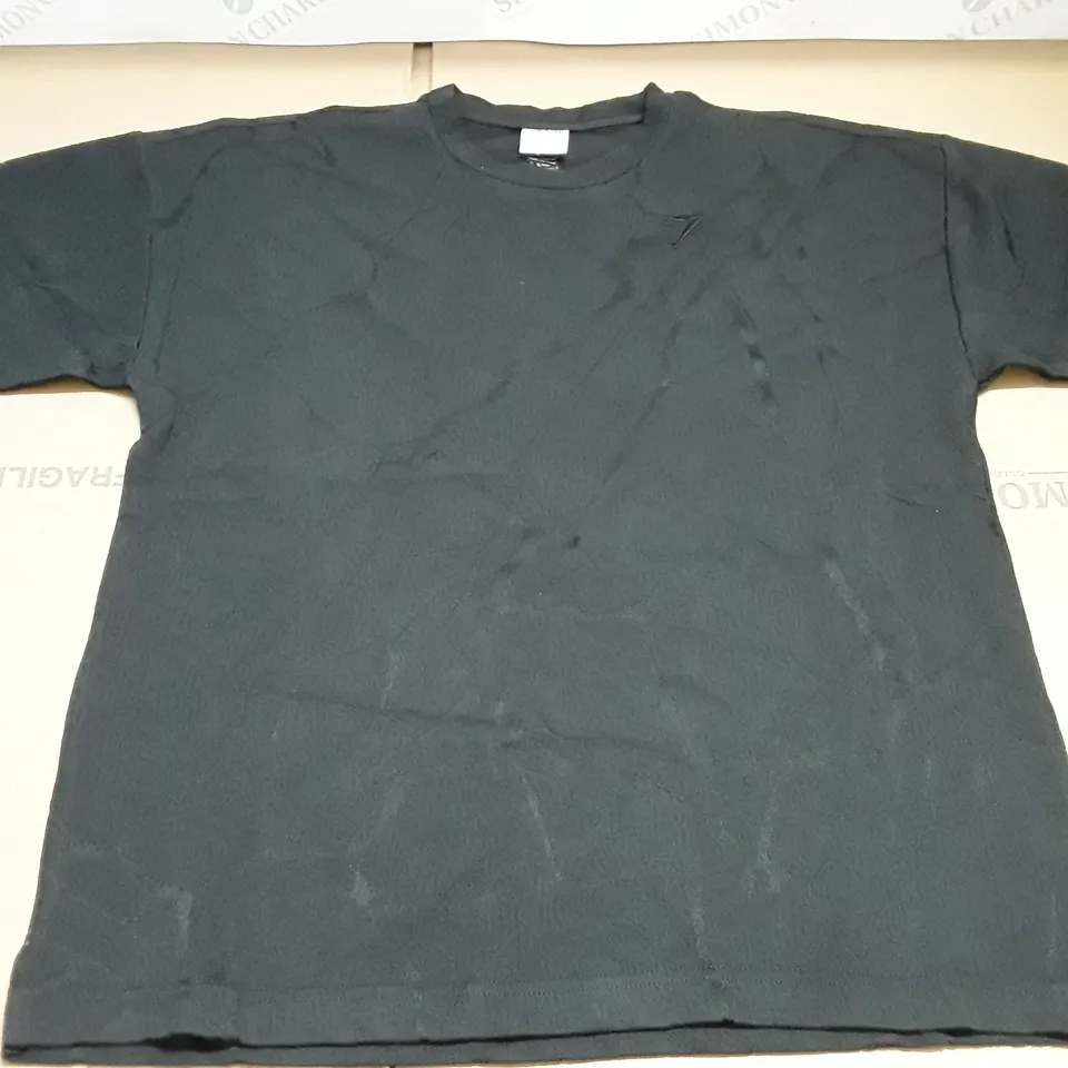 GYMSHARK BLACK T-SHIRT - S