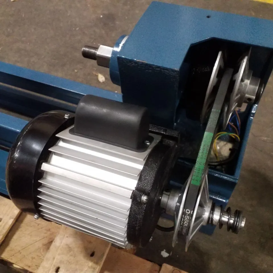 CLARKE CWL1000CF 40" 1000MM WOOD LATHE WITH VARIABLE SPEED & COPY FOLLOWER (230V)