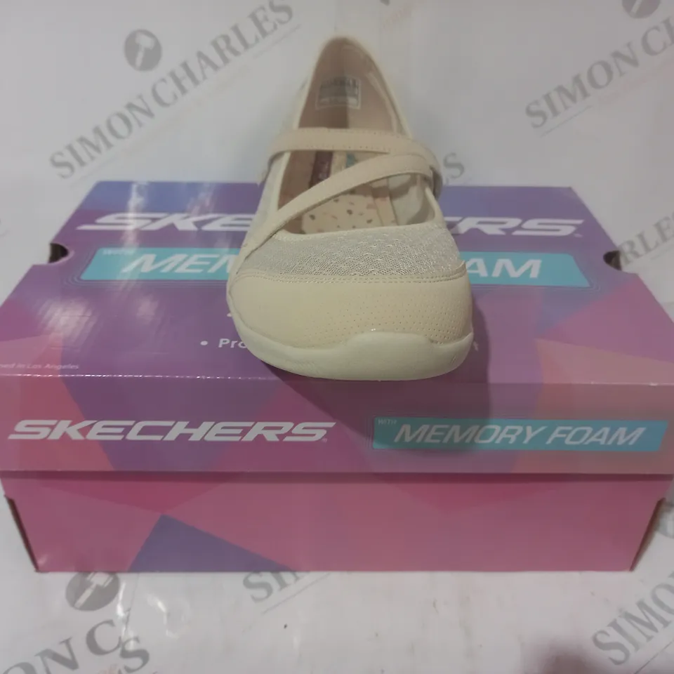 BOXED PAIR OF SKETCHERS LUXURY AIR SHOES IN NATURAL COLOUR SIZE 5.5