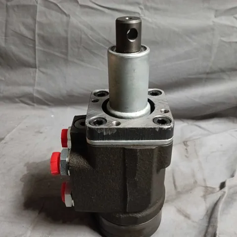 INDUSTRIAL HYDRAULIC PUMP/VALVE BLOCK WITH DRIVE SHAFT – MODEL UNSPECIFIED