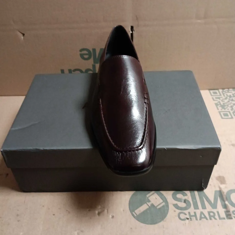 BOXED PAIR OF ARRANGE BROWN LEATHER SLIP-ON LOAFERS - 7