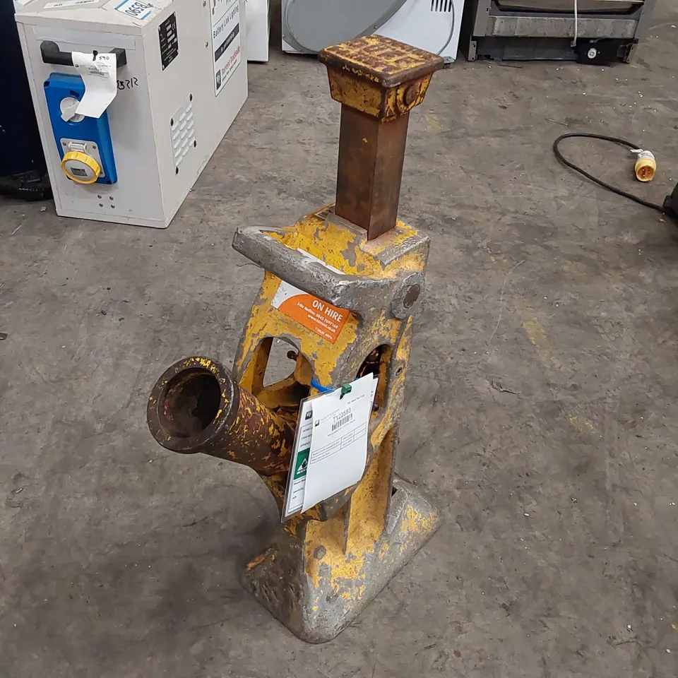 MECHANICAL DUFF JACK 7.5T C/W