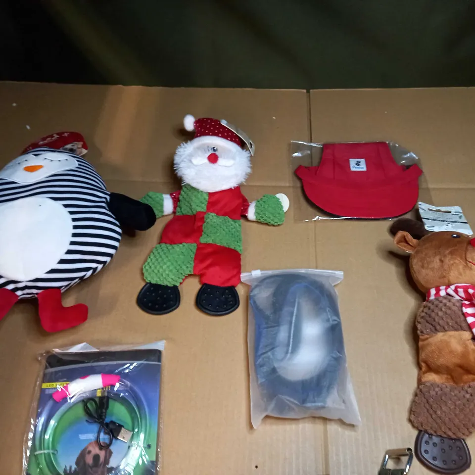 LOT OF APPROX 7 ASSORTED HOUSEHOLD/DOG ITEMS TO INCLUDE: TOYS, LED SAFETY NECKLACE