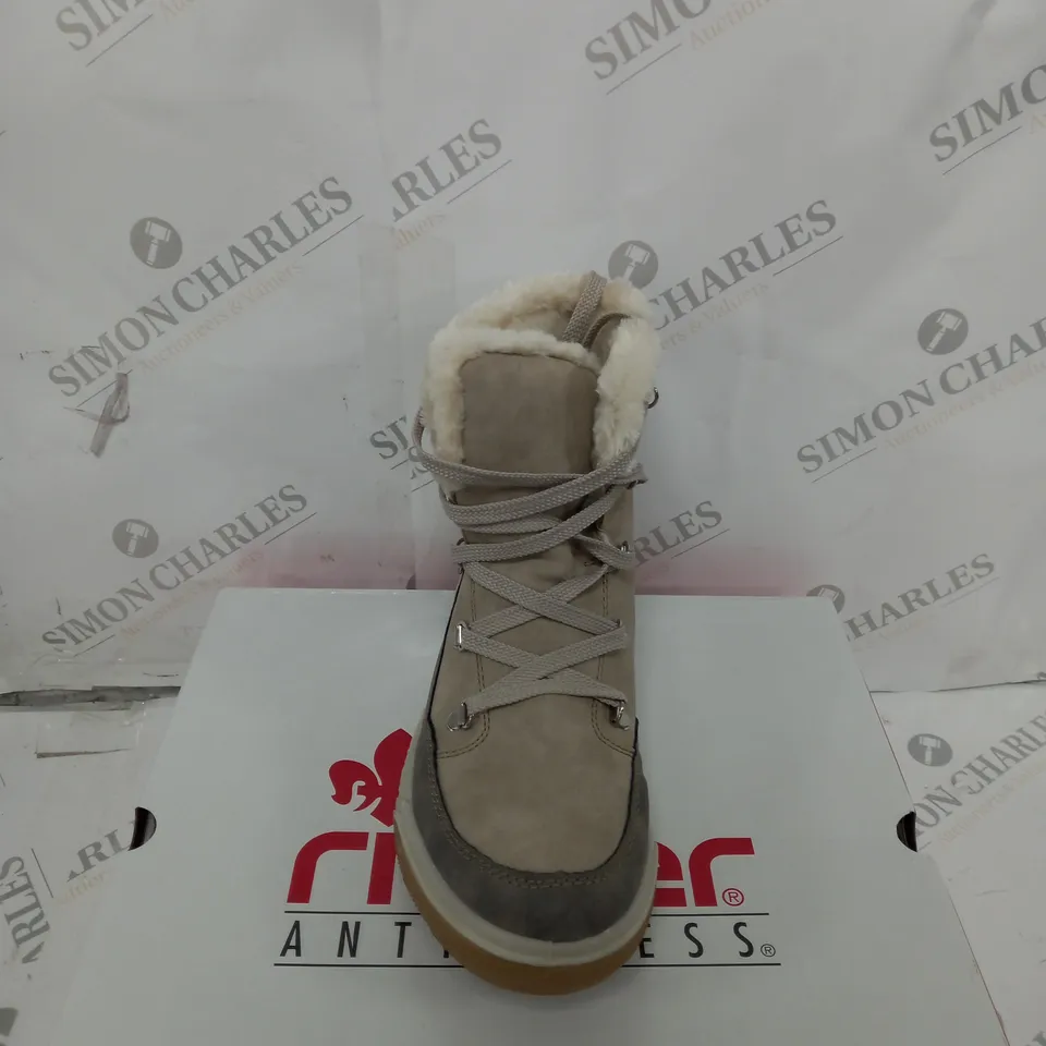 BOXED PAIR OF RIEKER ANTISTRESS WARM HIKING BOOTS SIZE 6.5 CREAM 