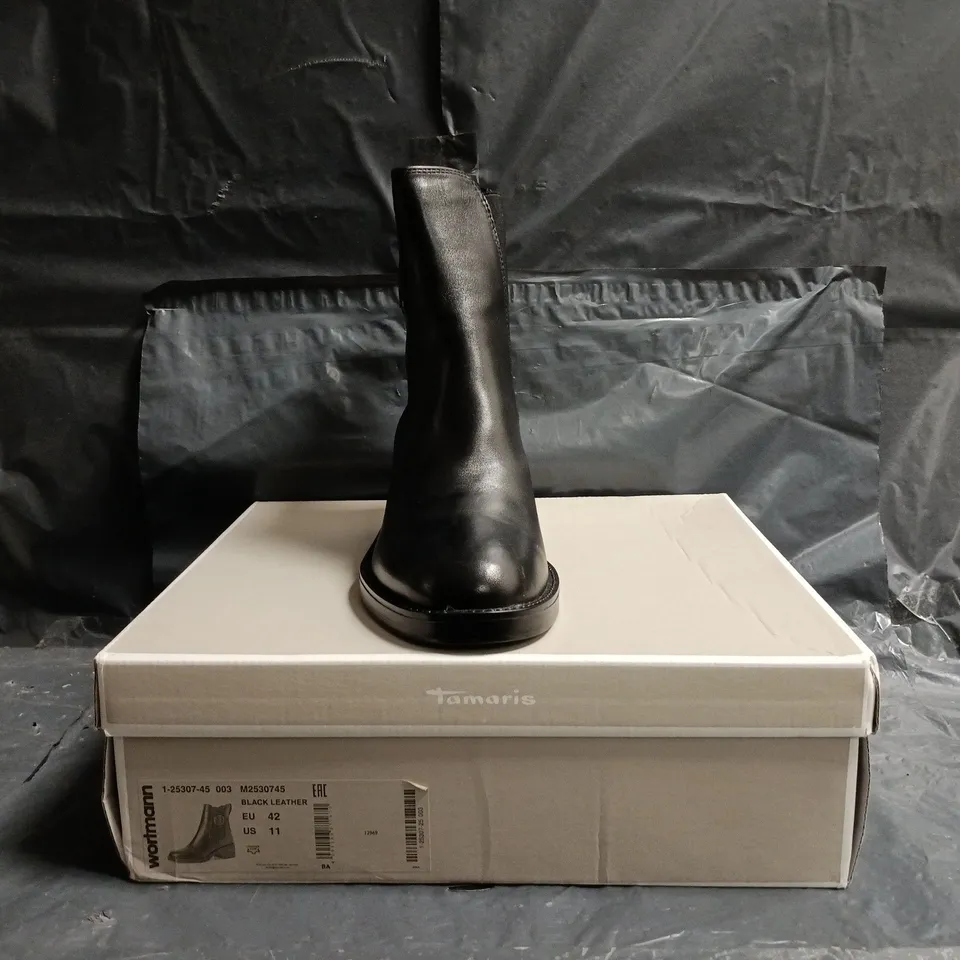 BOXED PAIR OF TAMARIS ANKLE BOOTS IN BLACK SIZE EU 42
