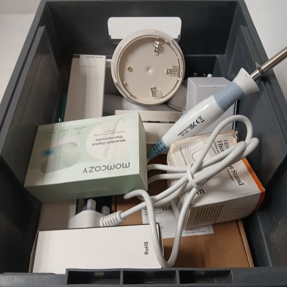 APPROXIMATELY 10 ASSORTED ELECTRICAL PRODUCTS TO INCLUDE CALCULATOR, LED LIGHT STRIP, DIGITAL THERMOMETER ETC 