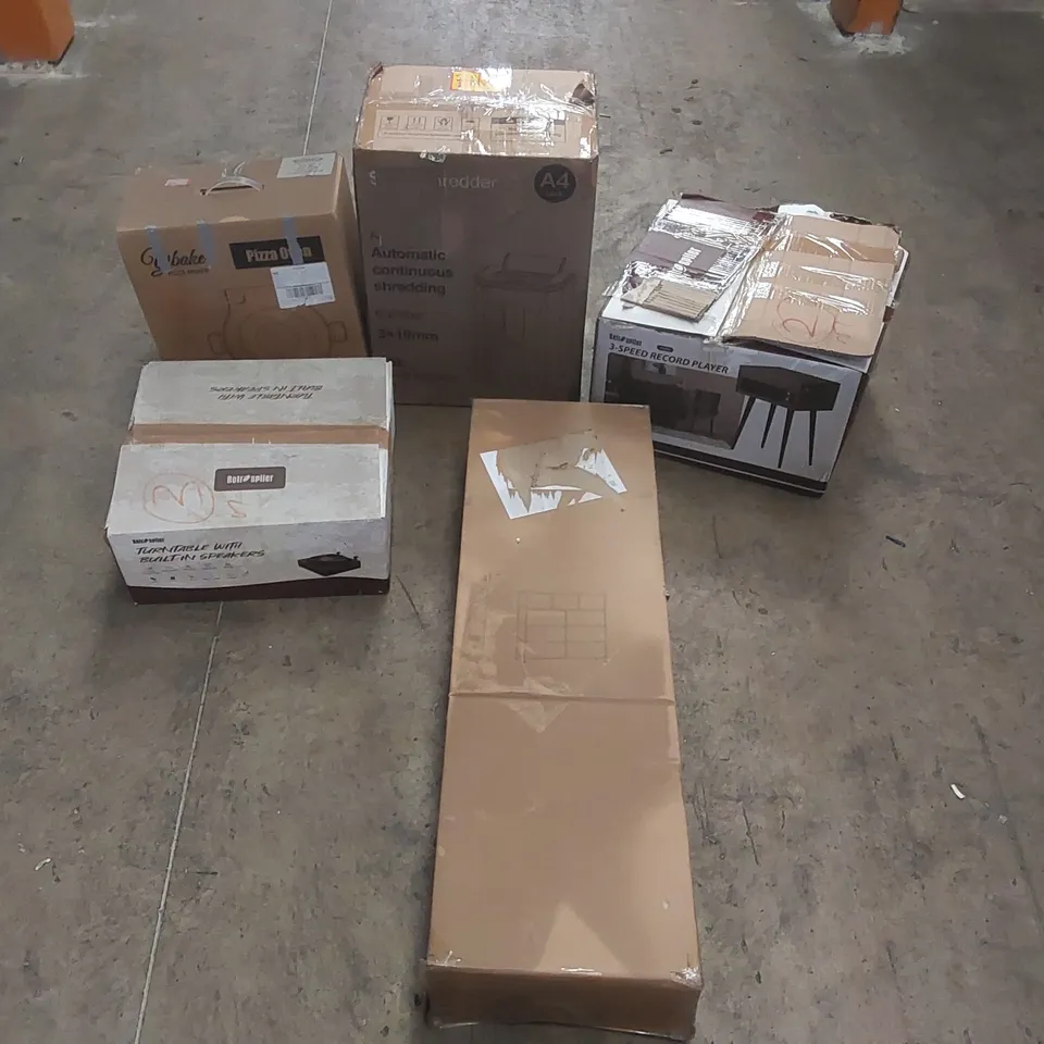 PALLET OF ASSORTED ITEMS INCLUDING: 3-SPEED RECORD PLAYER, TURNTABLE WITH BUILT IN SPEAKERS, AUTOMATIC CONTINUOUS SHREDDER, PIZZA MAKER, CHEST OF DRAWERS ECT