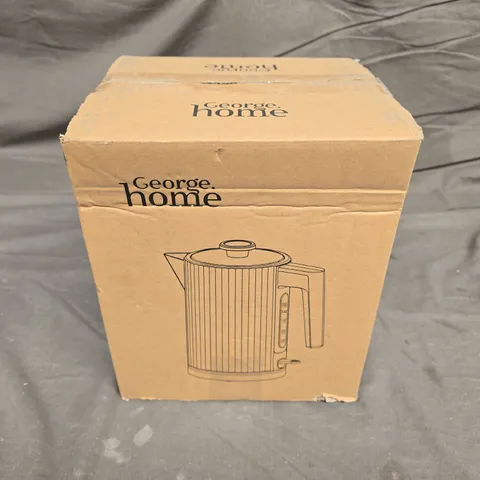 BOXED HOME RIBBED KETTLE IN WHITE