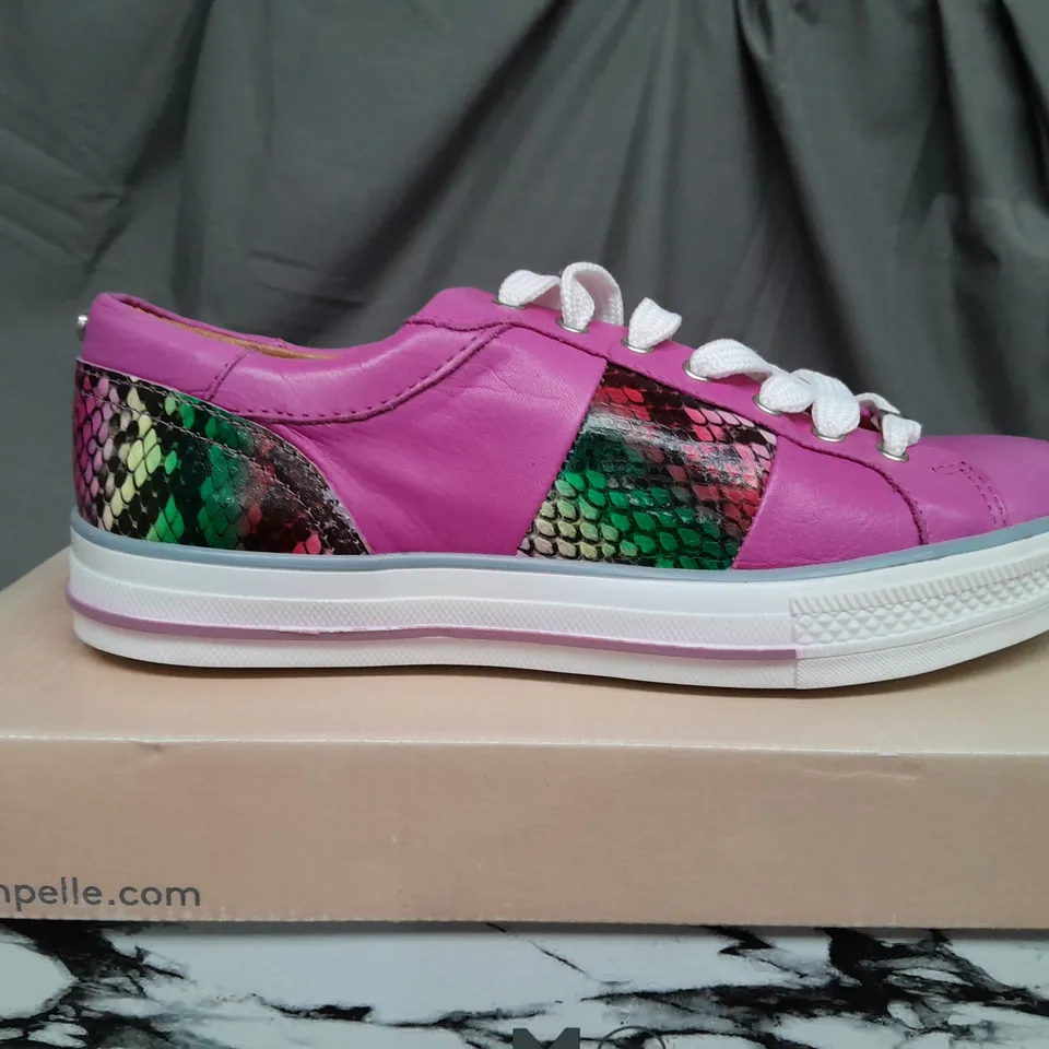 BOXED PAIR OF MODA IN PELLE ASTRIPE PINK LEATHER TRAINERS - SIZE 6
