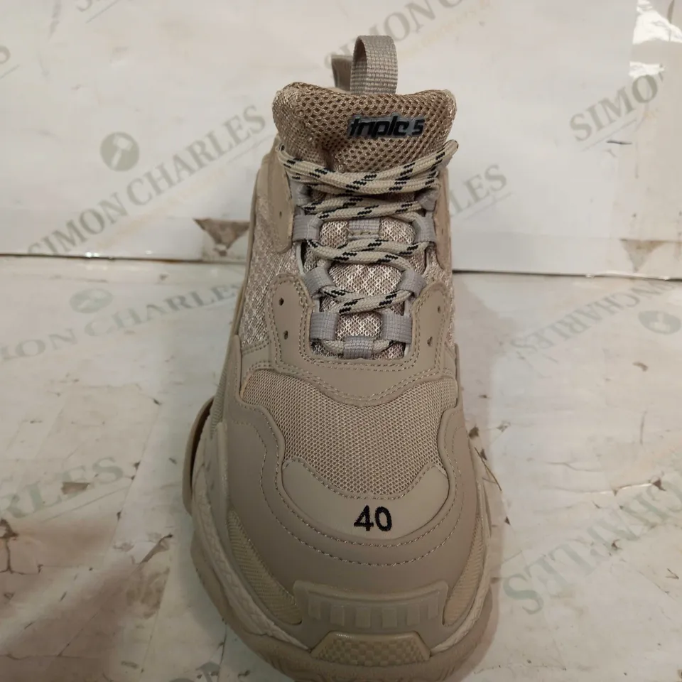 PAIR OF BALENCIAGA TRIPLE S SHOES IN TAN EU SIZE 40