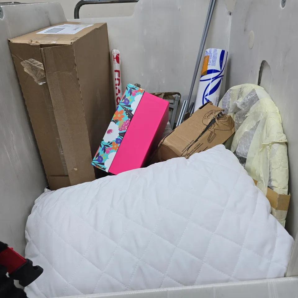 CAGE OF APPROXIMATELY 20 ASSORTED ITEMS TO INCLUDE PILLOW, RETRO CORDED HOME PHONE, FLORAL DESIGN EMPTY STORAGE BOX ETC