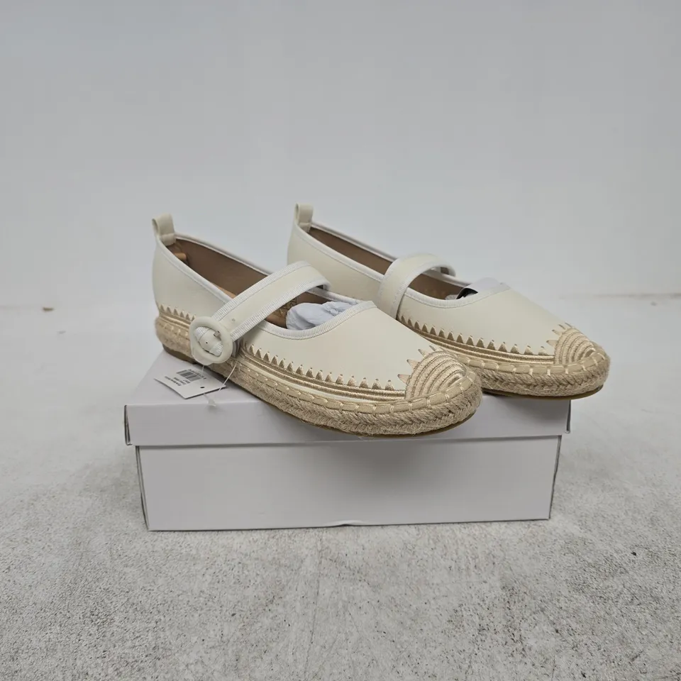 SHOES BY EMMA MELLOW SHOES WHITE SIZE 7 BOXED