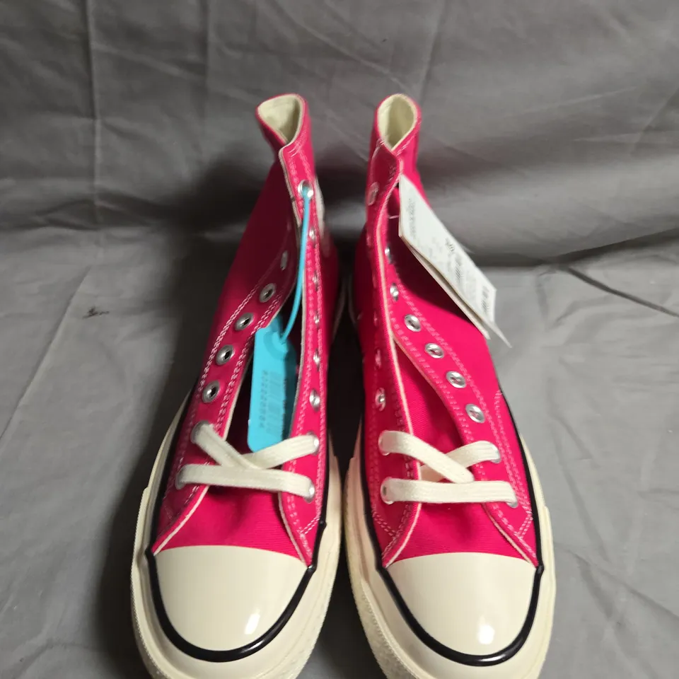 BOXED PAIR OF CONVERSE ALL STAR HIGH TOP TRAINERS - UK SIZE 7.5