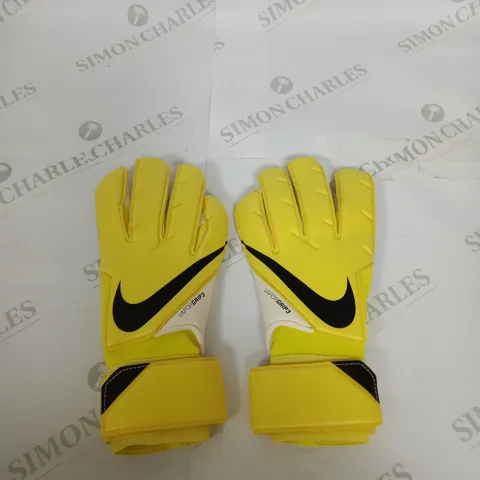 NIKE VAPOR GRIP 3 GOALKEEPER GLOVES SIZE 9