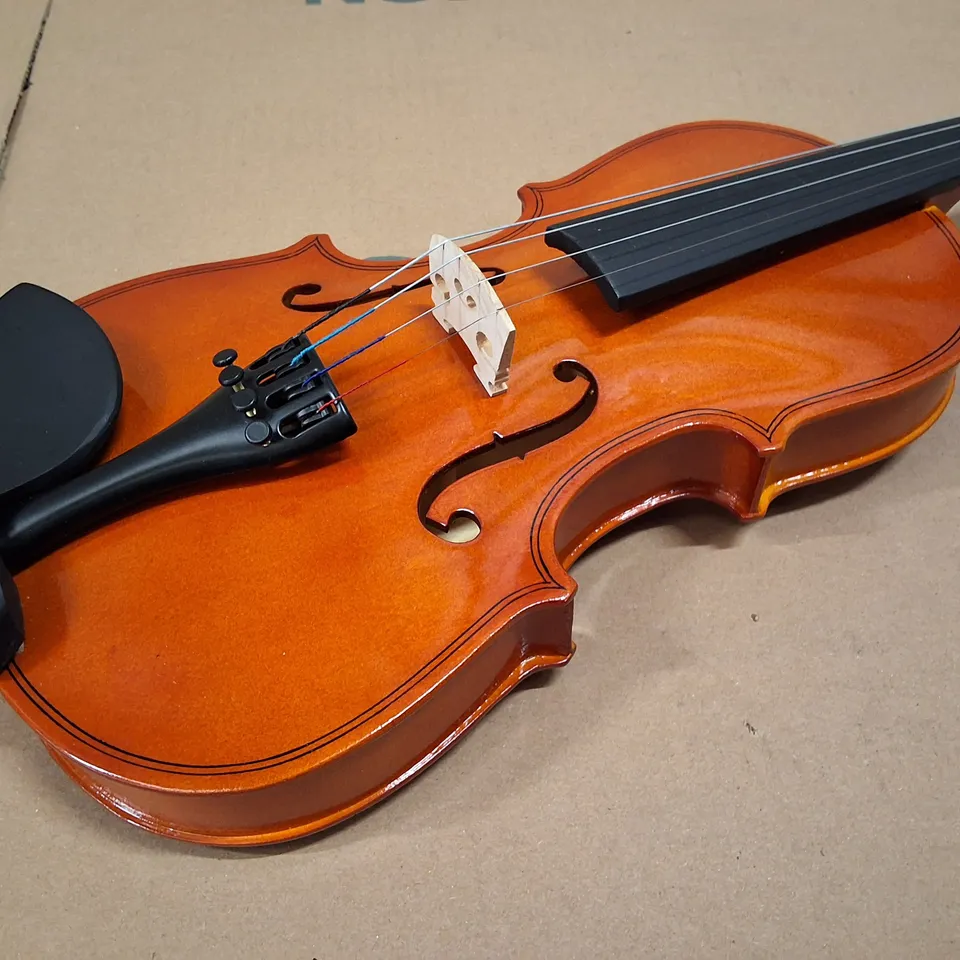 1/2 VIOLIN WITH BOW IN SOFT CASE 