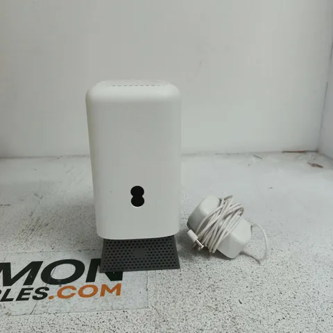 EE SMART HUB WITH PLUG