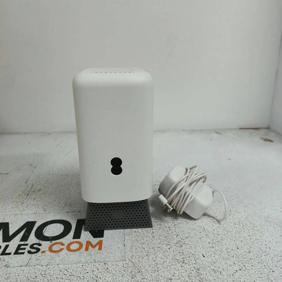 EE SMART HUB WITH PLUG