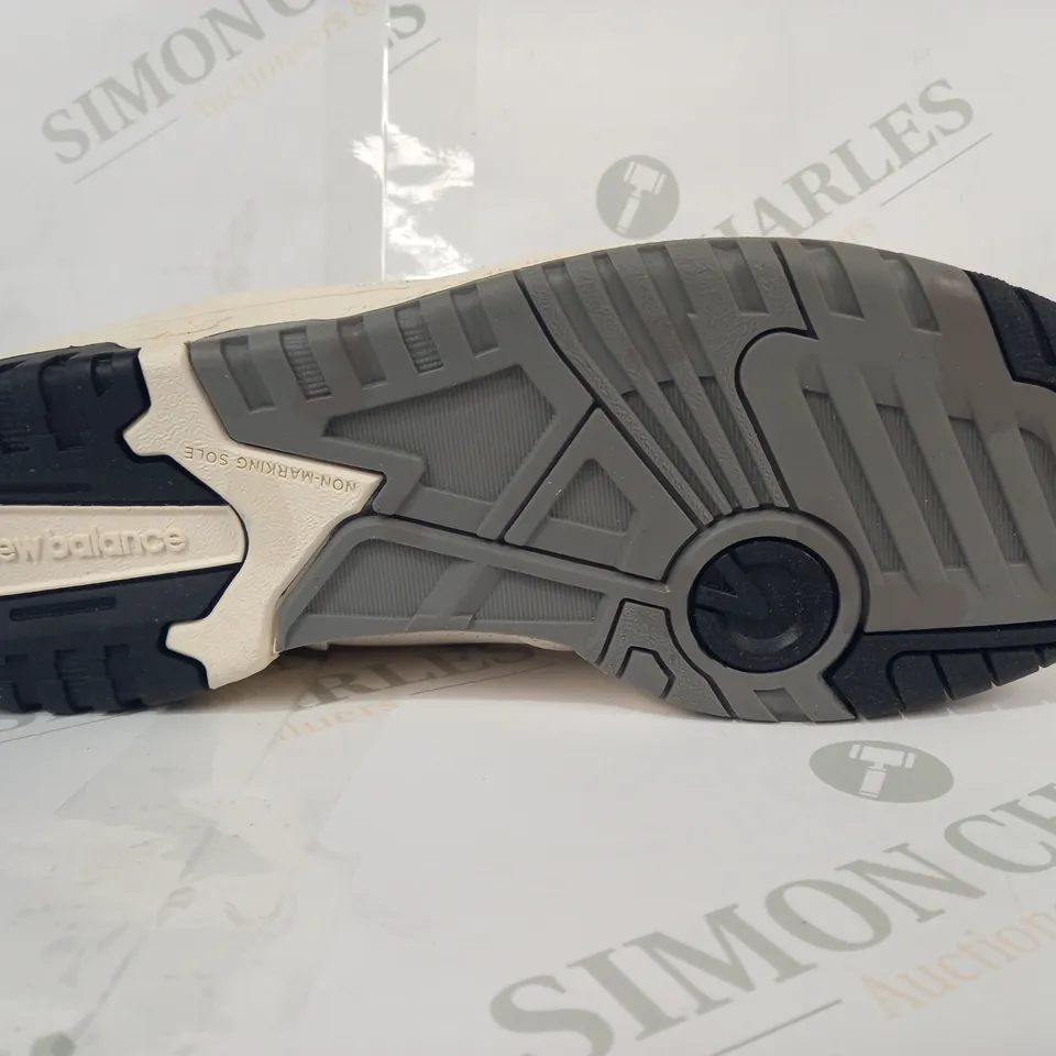 BOXED PAIR OF NEW BALANCE 550 TRAINERS IN CREAM UK SIZE 6.5