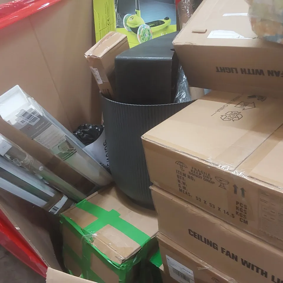 PALLET CONTAINING A LARGE QUANTITY OF ASSORTED ITEMS INCLUDING: CEILING FANS WITH LIGHTS, KID'S SCOOTER, BLINDS, IRONING BOARD ECT