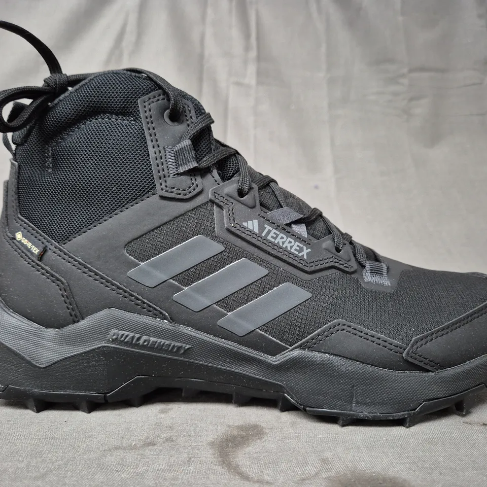 BOXED PAIR OF ADIDAS TERREX AX4 MID GTX SHOES IN BLACK UK SIZE 8