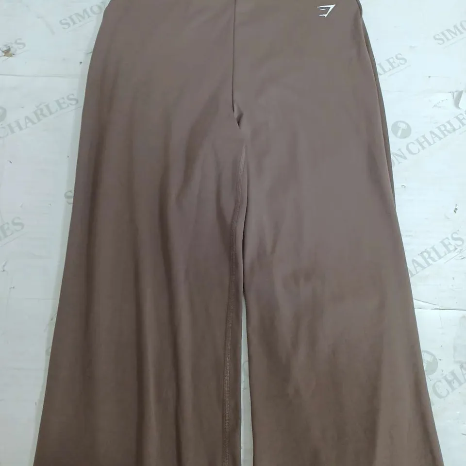 GYMSHARK EVERYDAY FLARE LEGGINGS IN BROWN - MEDIUM