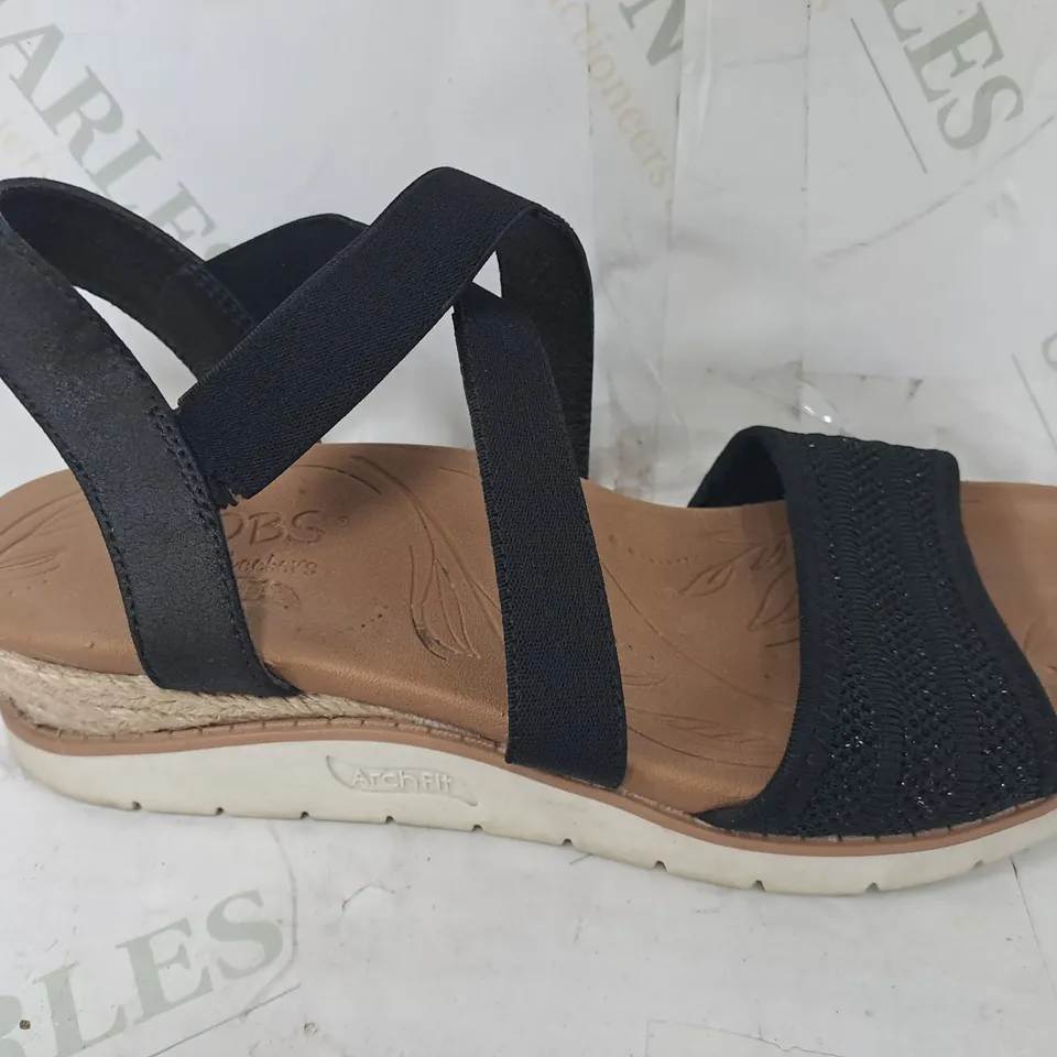 SKETCHERS ARCH FIT BLACK SANDALS SIZE 3
