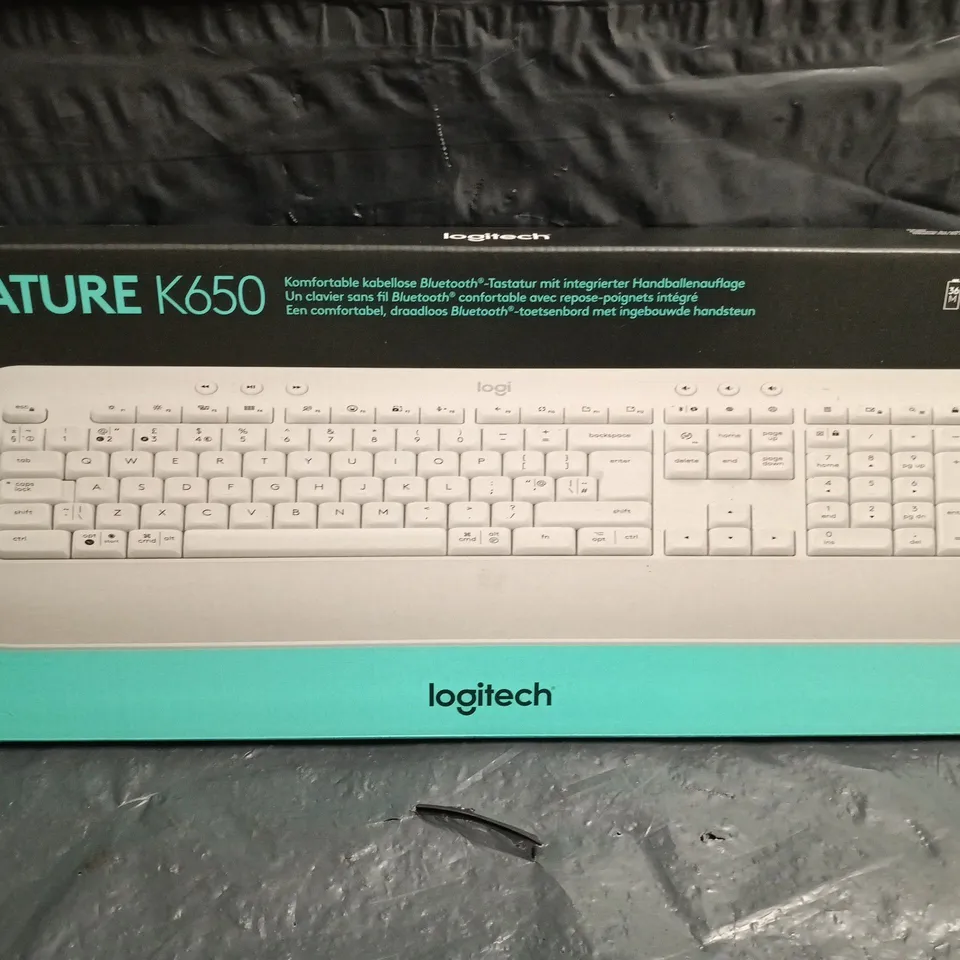 APPROXIMATELY 25 BOXED LOGITECH SIGNATURE K650 NON UK VERSION KEYBOARDS