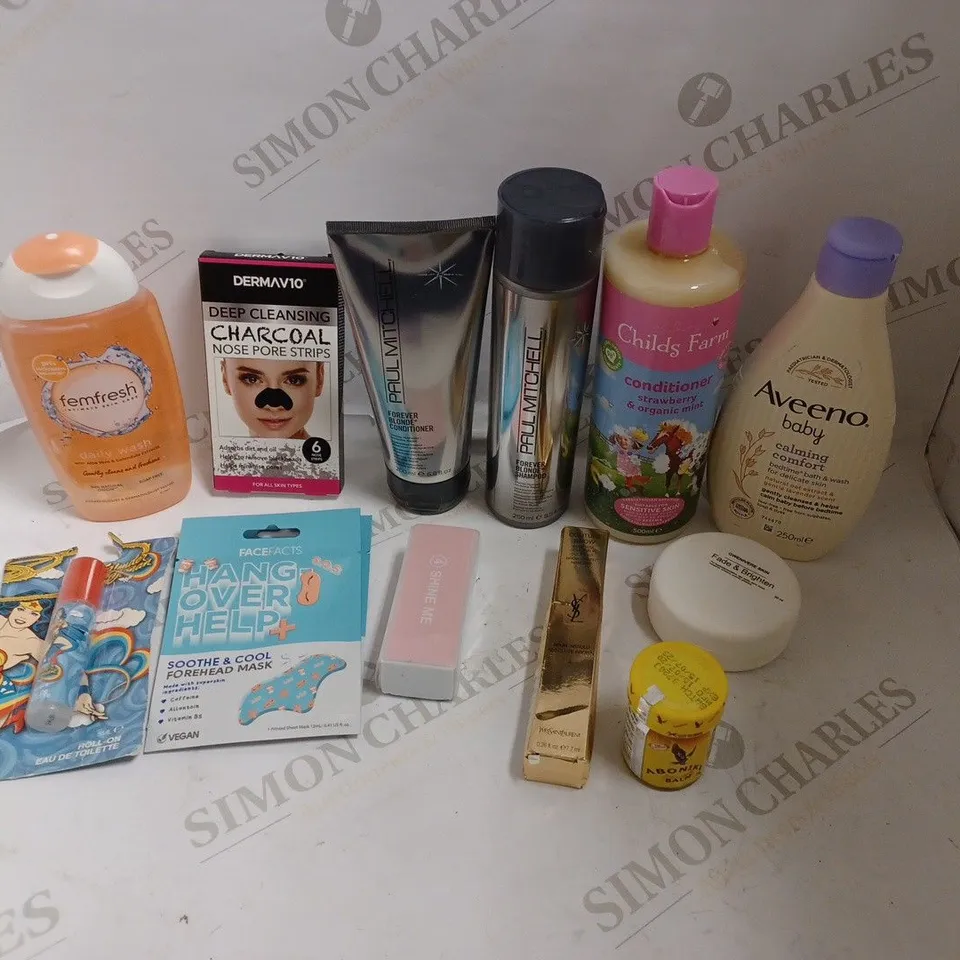 BOX OF APPROXIMATELY 25 ASSORTED HEALTH & BEAUTY PRODUCTS TO INCLUDE PAUL MITCHEL FOREVER BLONDE SHAMPOO, FEMFRESH DAILY WASH, AVEENO BABY CREAM ETC 