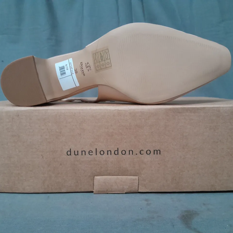 BOXED PAIR OF DUNE LONDON CLOSED TOE BLOCK HEEL SANDALS IN BLUSH SIZE 6