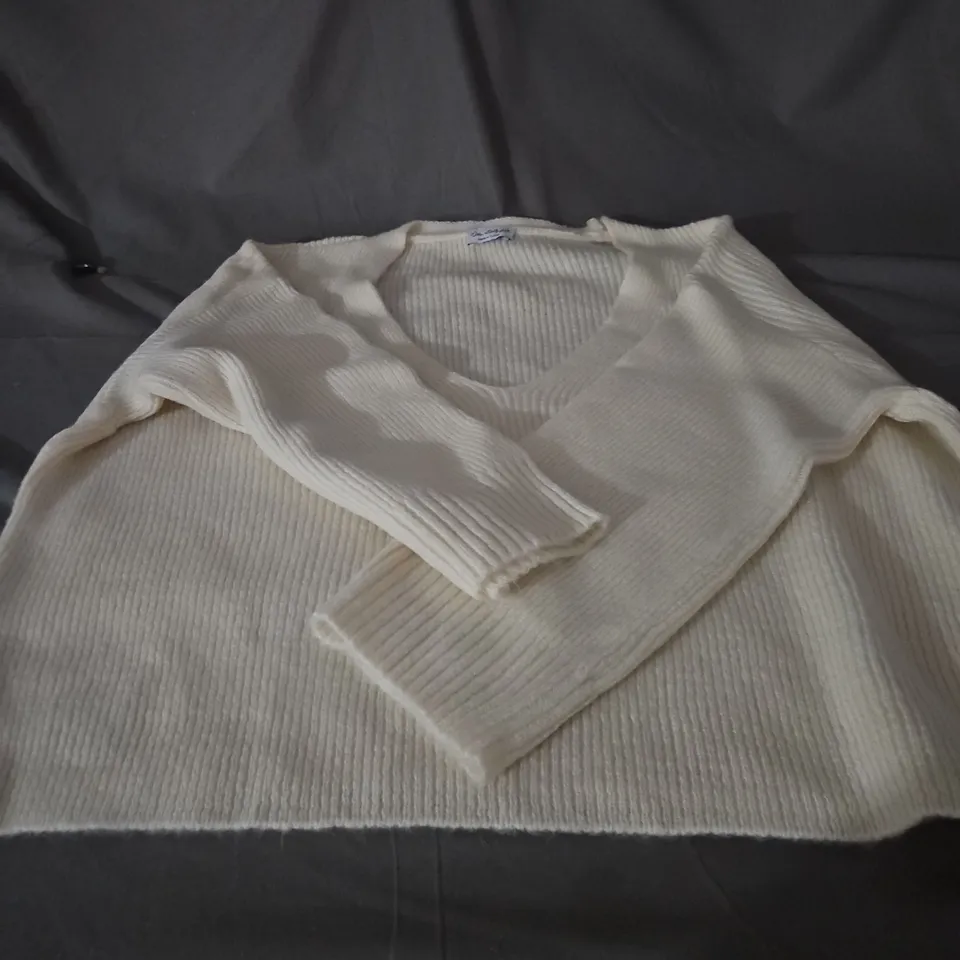 MISS SELFRIDGE CREAM V-NECK KNITTED JUMPER – UK SIZE S