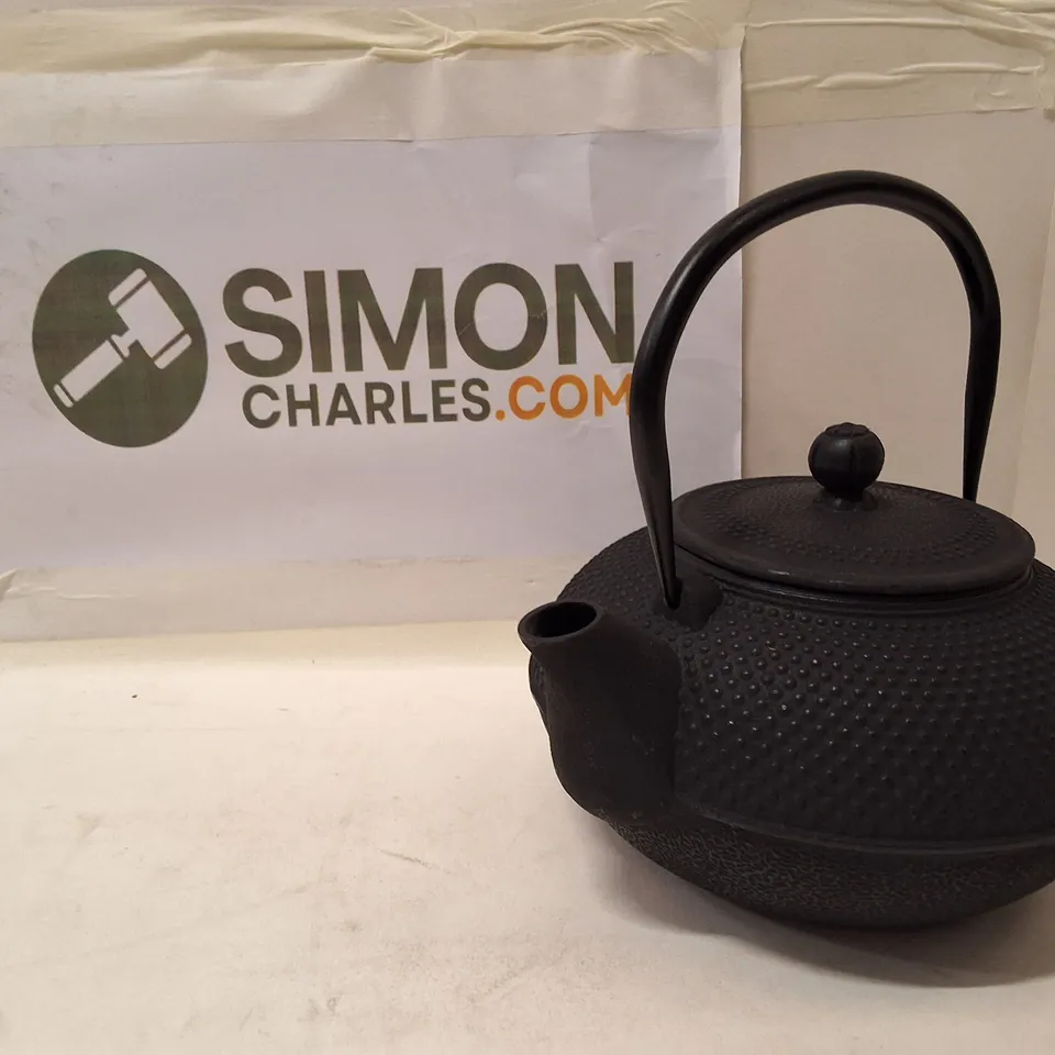 CAST IRON TEAPOT WITH TEXTURED SURFACE – BLACK