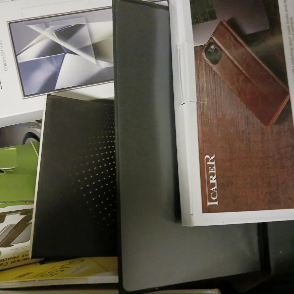 BOX OF APPROXIMATELY 12 ASSORTED ITEMS TO INCLUDE - NULAXY PHONE STAND , VEGAN LEATHER CASE , VEEKTOMX POWER BANK 10000MAH ETC