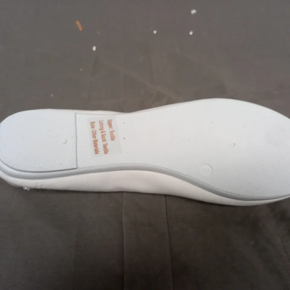 BOX OF APPROXIMATELY 12 PAIRS OF WHITE PUMPS IN VARIOUS SIZES