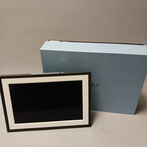 BOXED AURA CARVER HD DIGITAL PHOTO FRAME 
