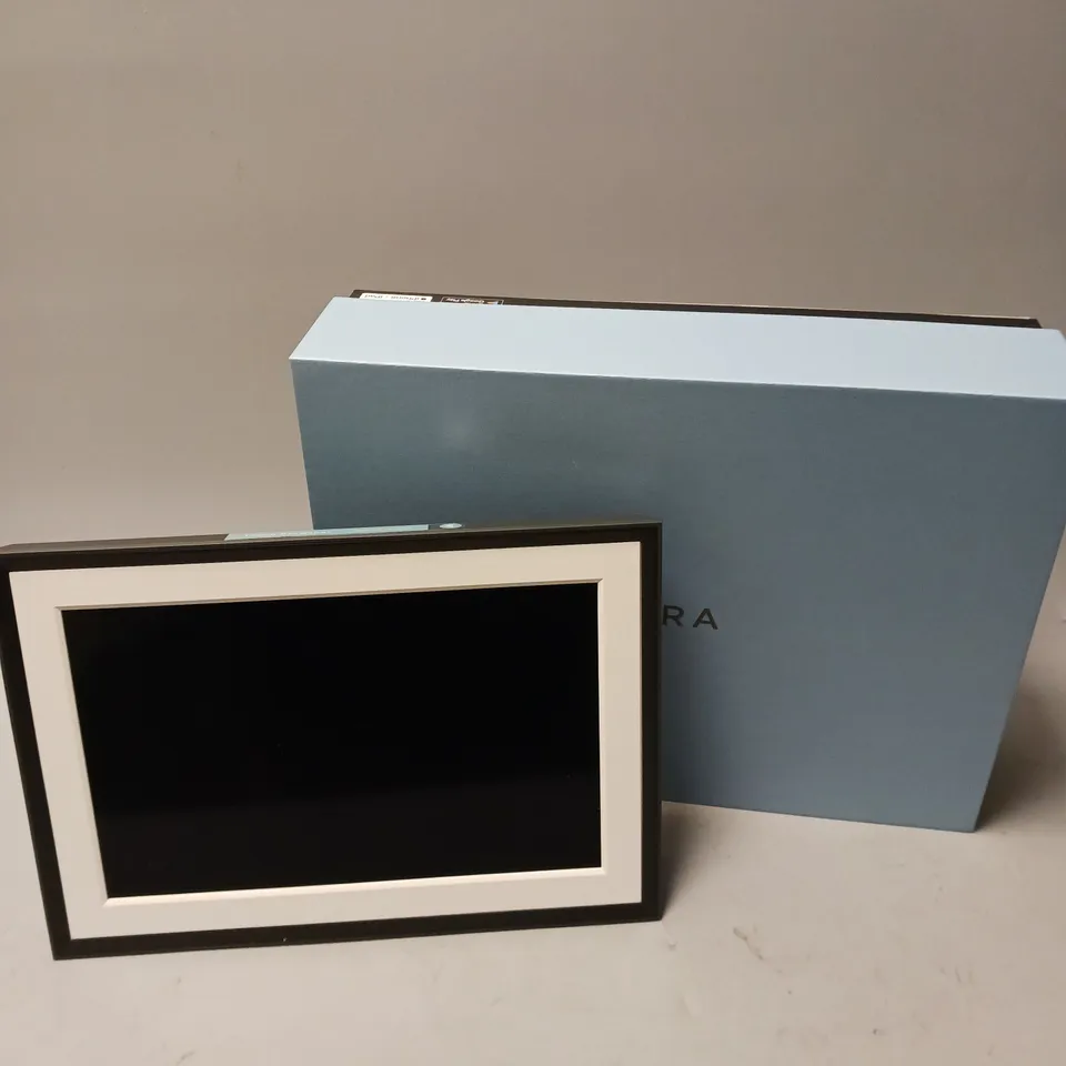 BOXED AURA CARVER HD DIGITAL PHOTO FRAME 