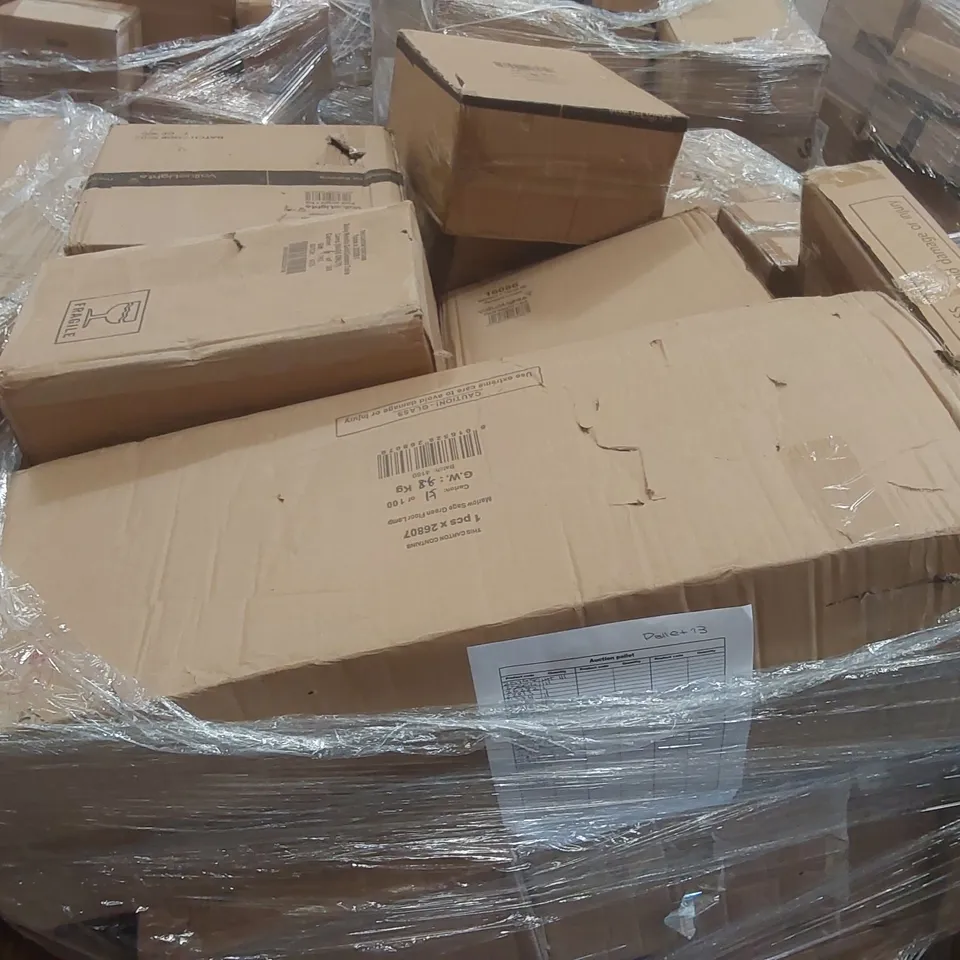 PALLET CONTAINING A VERY LARGE QUANTITY OF ASSORTED LIGHTING PRODUCTS