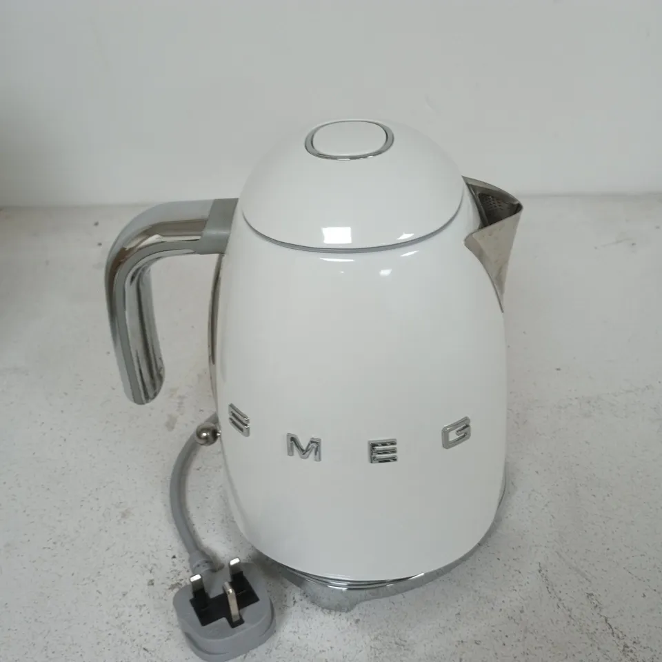 BOXED SMEG 50'S STYLE WHITE ELECTRIC KETTLE