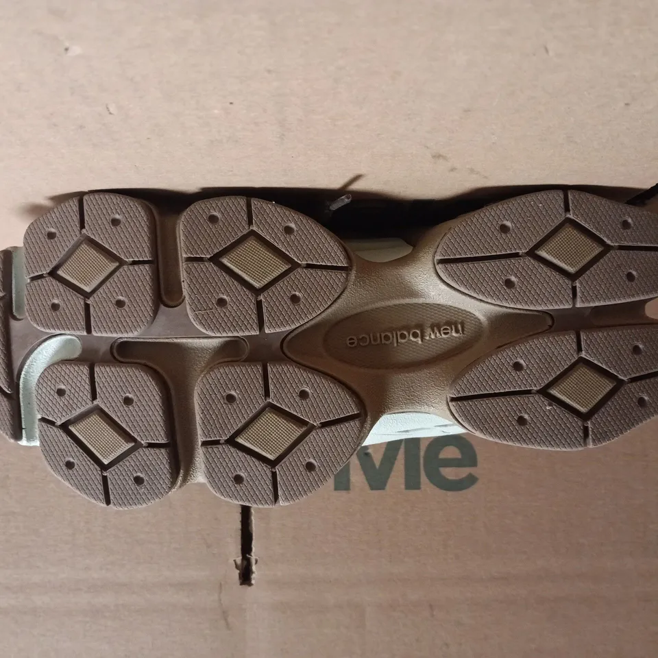 BOXED PAIR OF NEW BALANCE TRAINERS IN BROWN SIZE 4.5