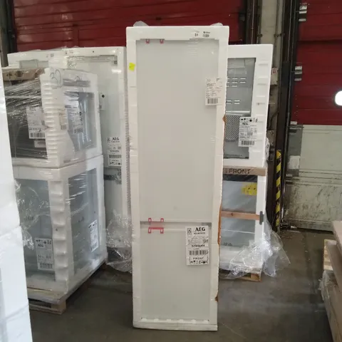 AEG NSC8M192DS 8000 COOLING 360° INTEGRATED FRIDGE FREEZER - WHITE
