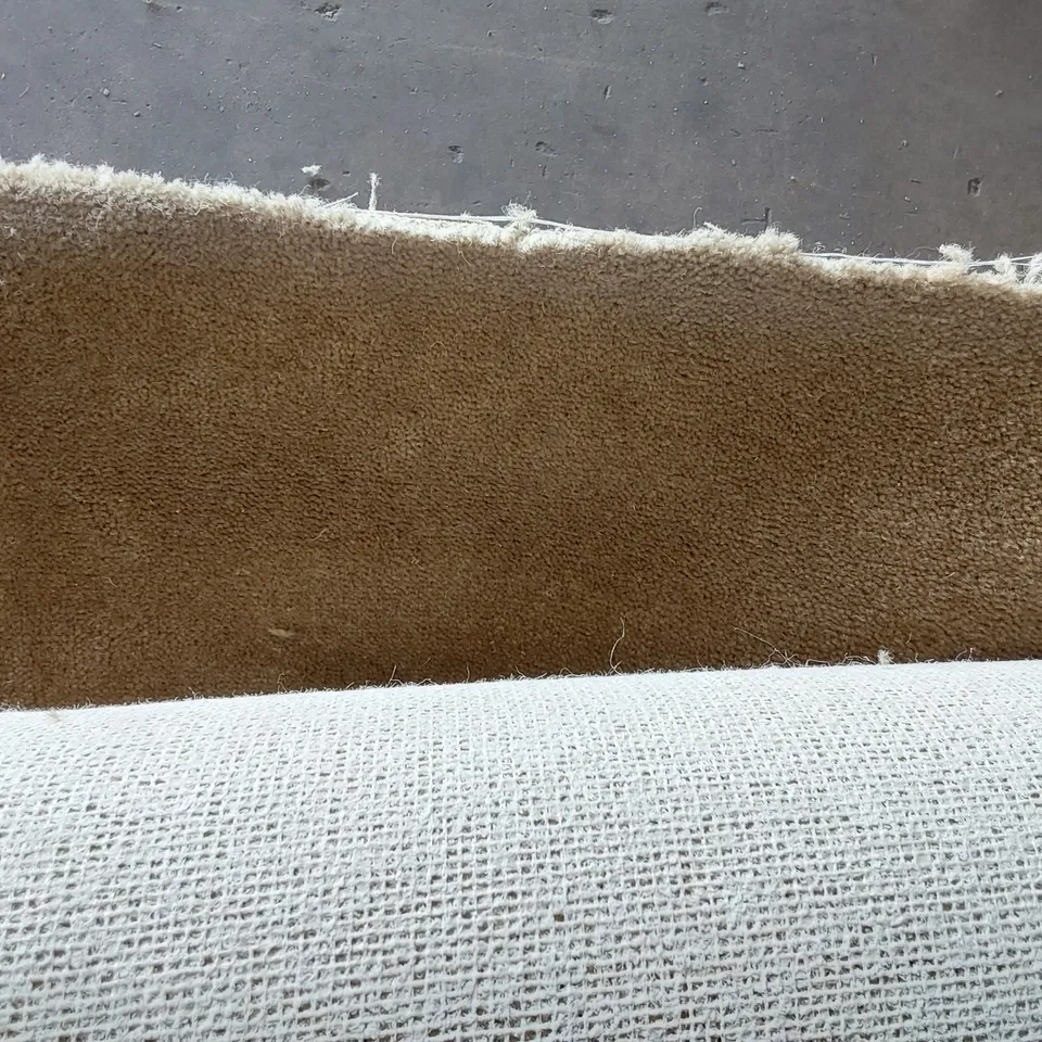 ROLL OF QUALITY CATHERINE PLAIN CARPET - APPROXIMATELY 4 x 5m