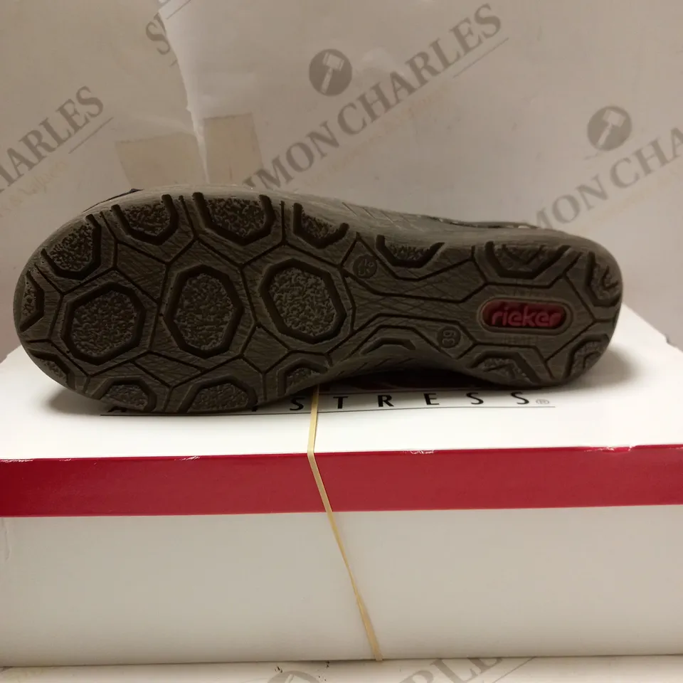 RIEKER CHELSEA GREEN BOOTIES - SIZE 6